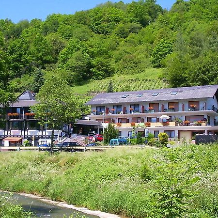 Landhotel Weinhaus Treis Weinaehr Екстер'єр фото