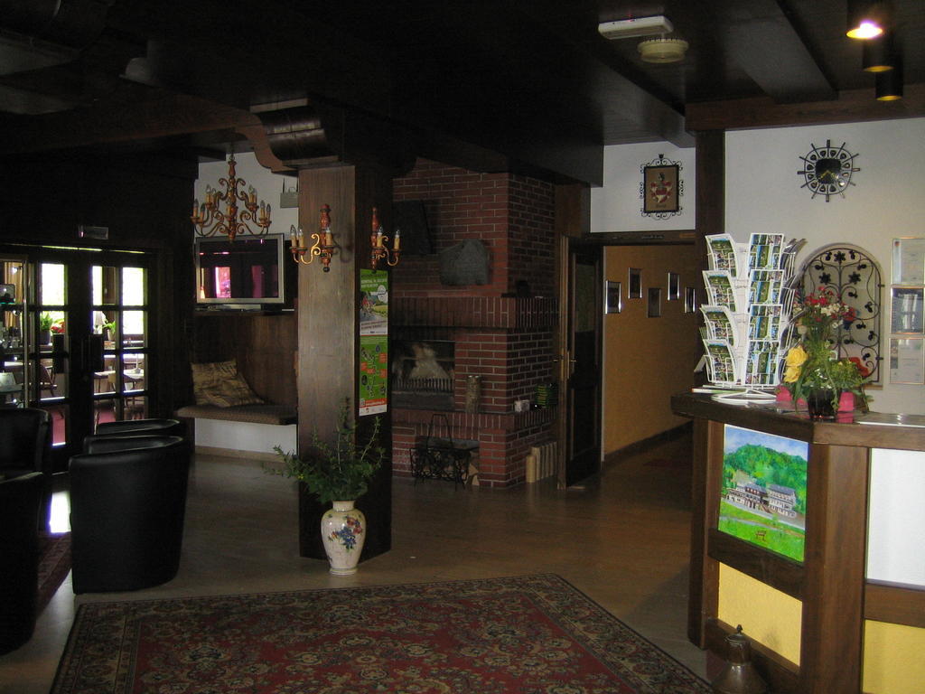Landhotel Weinhaus Treis Weinaehr Екстер'єр фото